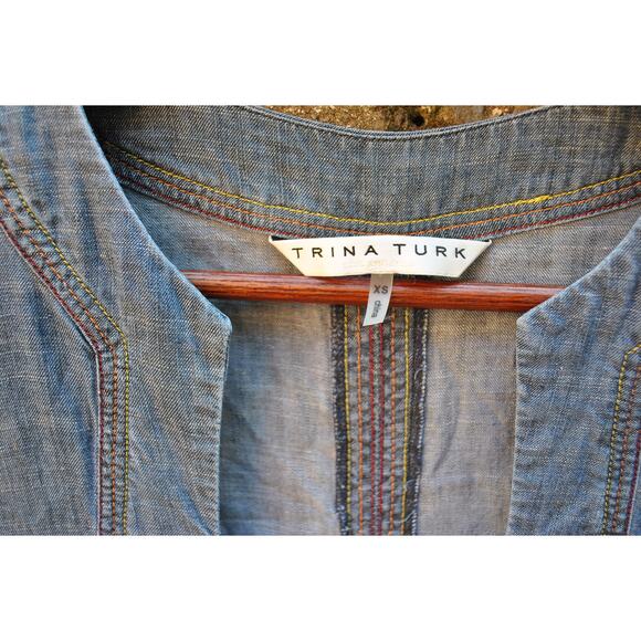 Trina Turk Chambray Denim Sleeveless Shift Dress with Pockets – Size XS - Picture 2 of 4